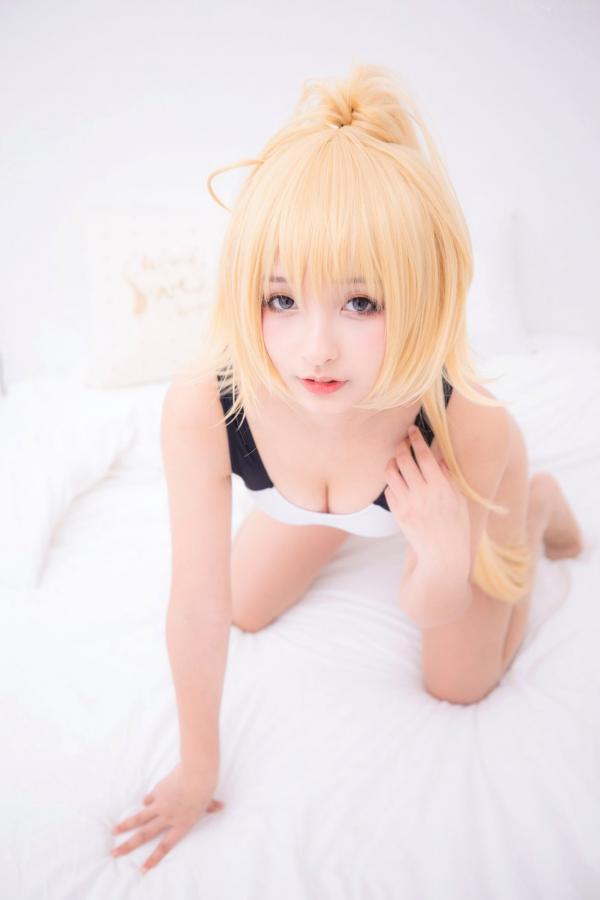    神楽坂真冬《Fate/Grand Order》白贞德角色扮演泳装写真，私房照与户外夜景完美结合，极致还原动漫少女萌系诱惑第123张图片
