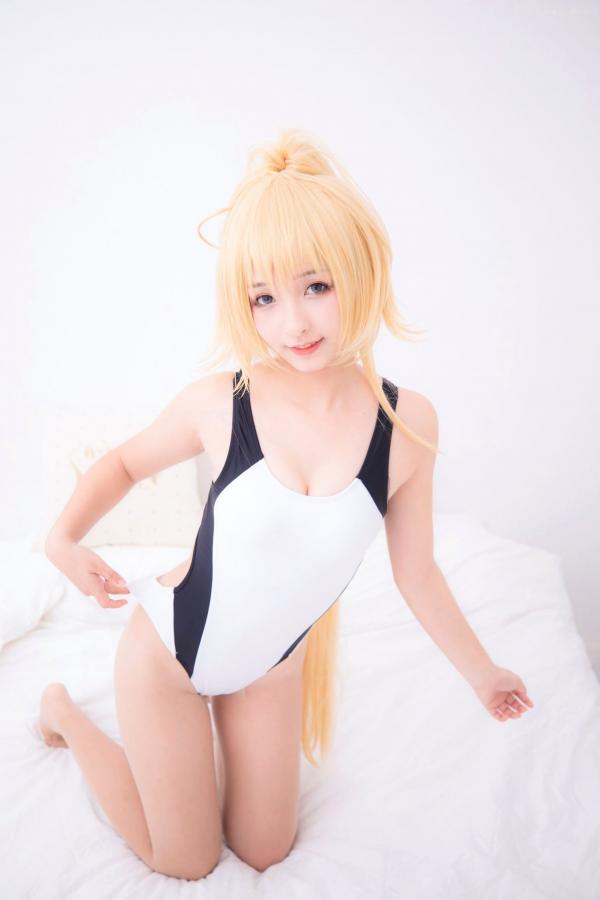    神楽坂真冬《Fate/Grand Order》白贞德角色扮演泳装写真，私房照与户外夜景完美结合，极致还原动漫少女萌系诱惑第127张图片