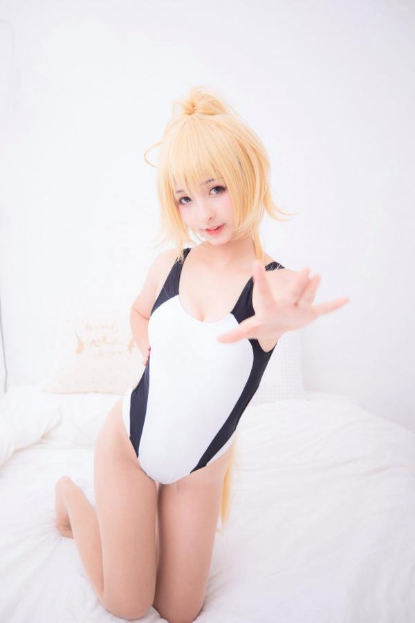    神楽坂真冬《Fate/Grand Order》白贞德角色扮演泳装写真，私房照与户外夜景完美结合，极致还原动漫少女萌系诱惑第128张图片