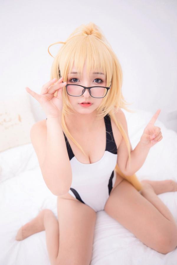    神楽坂真冬《Fate/Grand Order》白贞德角色扮演泳装写真，私房照与户外夜景完美结合，极致还原动漫少女萌系诱惑第149张图片
