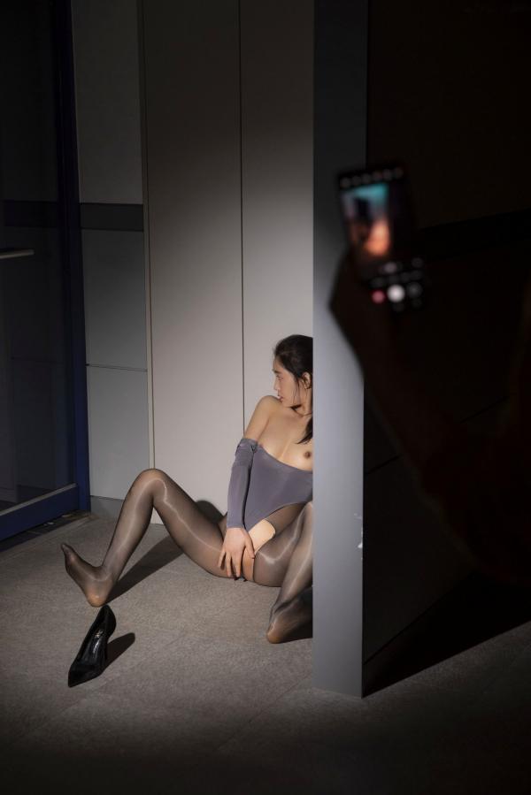    韩国美女Lee Ha办公室女郎系列：兔女郎与诱惑包臀裙，极致丝袜身材，氛围感私房写真大片第89张图片