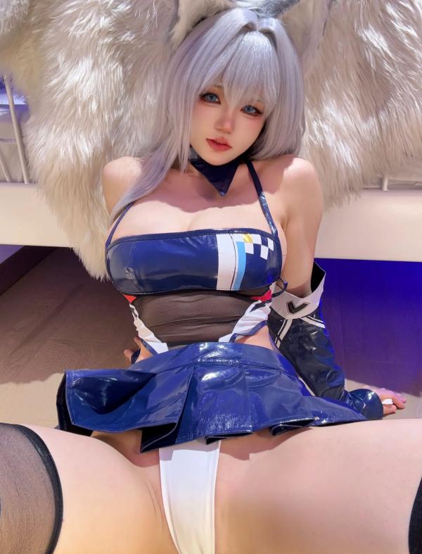    小仓千代w - 碧蓝航线信浓赛车娘COS写真，极致诱惑漆皮装，魅惑眼神与火辣身材的完美演绎 [57P]第3张图片