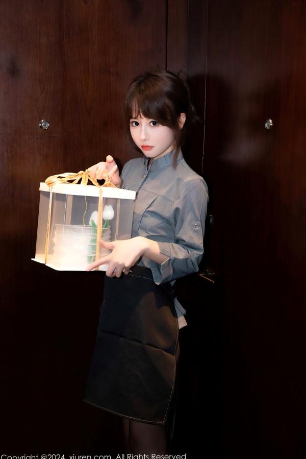    秀人网-金tiao-生日私房主题写真：OL诱惑黑丝高跟与大尺度感官盛宴第1张图片