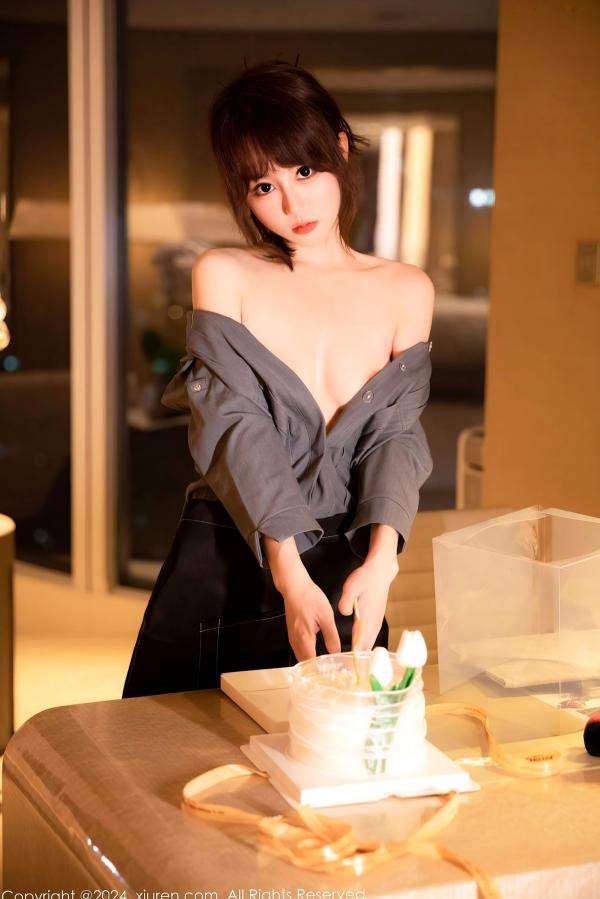    秀人网-金tiao-生日私房主题写真：OL诱惑黑丝高跟与大尺度感官盛宴第19张图片