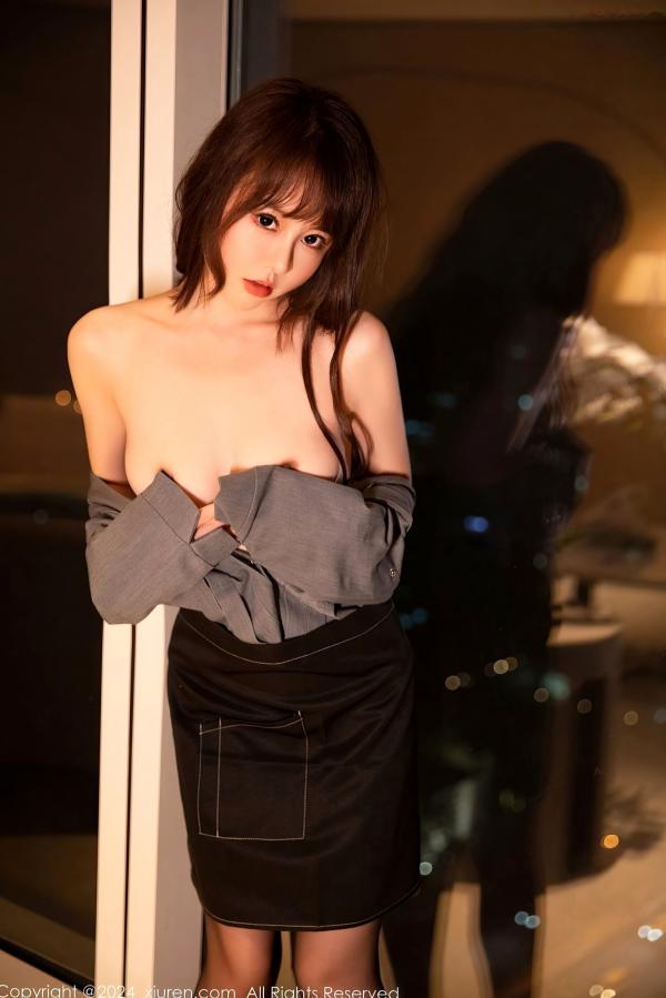    秀人网-金tiao-生日私房主题写真：OL诱惑黑丝高跟与大尺度感官盛宴第32张图片