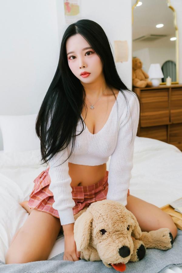    韩国美女Yoo-Ah私房大尺度写真：性感皮革上装配格纹短裙，极致诱惑人体艺术第1张图片