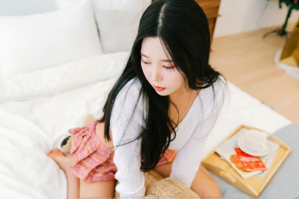    韩国美女Yoo-Ah私房大尺度写真：性感皮革上装配格纹短裙，极致诱惑人体艺术第3张图片