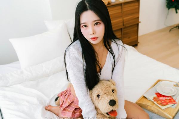    韩国美女Yoo-Ah私房大尺度写真：性感皮革上装配格纹短裙，极致诱惑人体艺术第4张图片