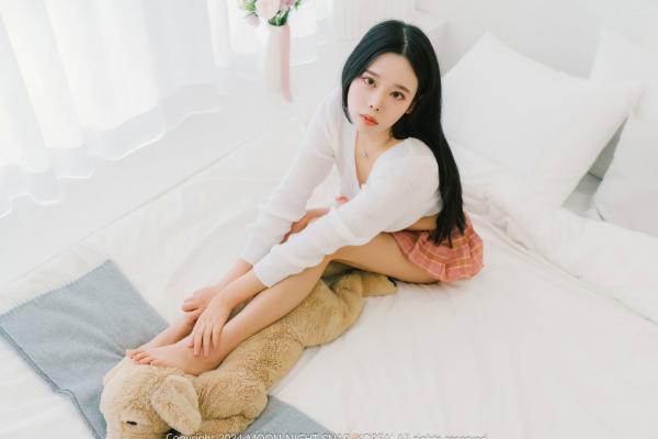    韩国美女Yoo-Ah私房大尺度写真：性感皮革上装配格纹短裙，极致诱惑人体艺术第13张图片