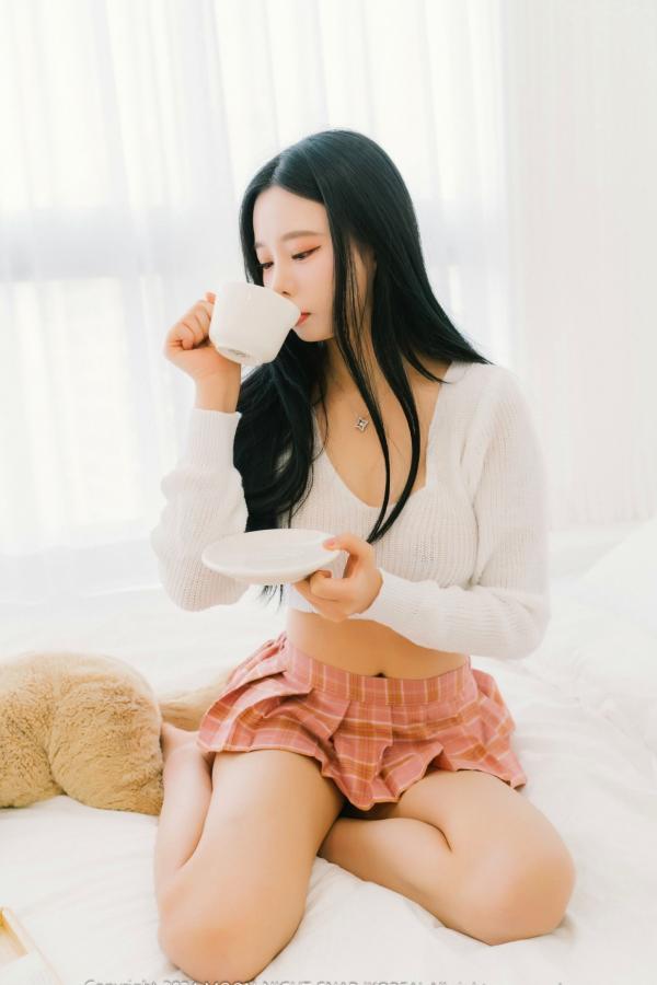    韩国美女Yoo-Ah私房大尺度写真：性感皮革上装配格纹短裙，极致诱惑人体艺术第16张图片