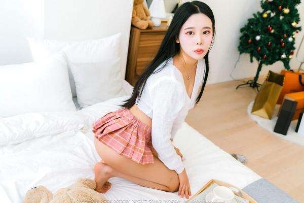    韩国美女Yoo-Ah私房大尺度写真：性感皮革上装配格纹短裙，极致诱惑人体艺术第17张图片