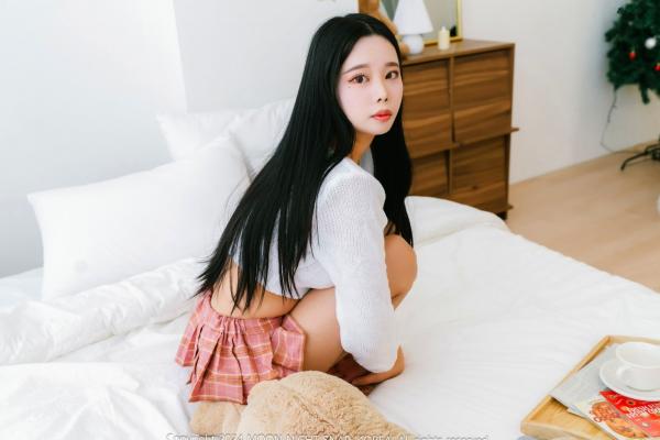    韩国美女Yoo-Ah私房大尺度写真：性感皮革上装配格纹短裙，极致诱惑人体艺术第18张图片