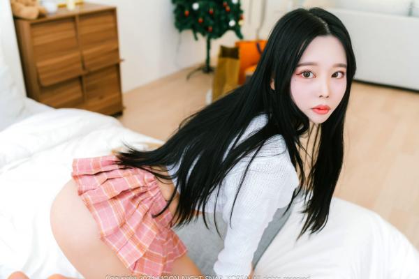    韩国美女Yoo-Ah私房大尺度写真：性感皮革上装配格纹短裙，极致诱惑人体艺术第27张图片
