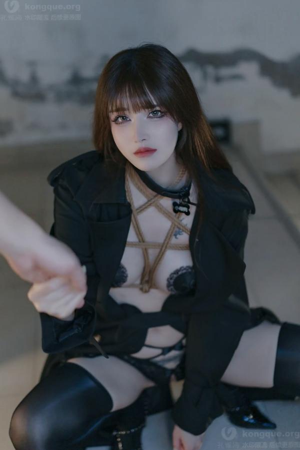    鹿八岁 牧畜计划VOL.2 绳艺捆绑 蕾丝内衣 黑色风衣 性感女神私房写真 [121P]第56张图片