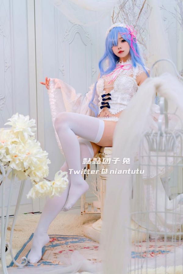    黏黏团子兔-Rem婚纱诱惑角色扮演，白丝蕾丝梦幻私房写真第1张图片