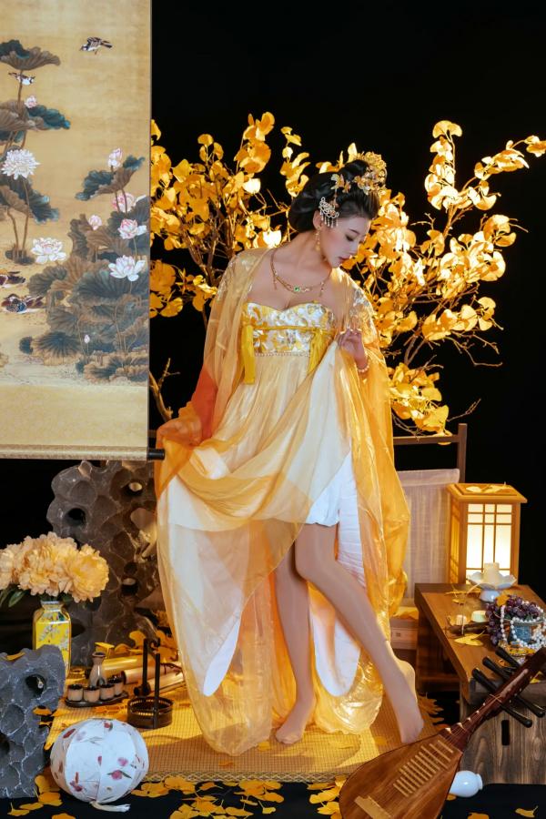 奈汐酱nice 奈汐酱  奈汐酱nice - 金笺寄月：绝美国风古装私房写真，半透薄纱与丝袜的极致诱惑，古典韵味与现代性感完美交融第36张图片