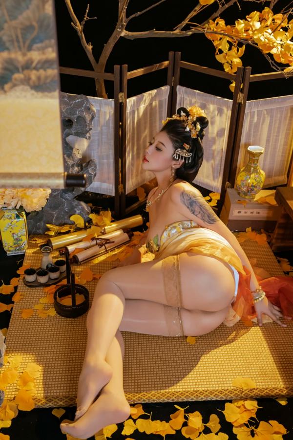 奈汐酱nice 奈汐酱  奈汐酱nice - 金笺寄月：绝美国风古装私房写真，半透薄纱与丝袜的极致诱惑，古典韵味与现代性感完美交融第51张图片