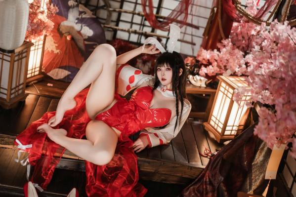    Natsuko夏夏子碧蓝航线大山巫女兔COS写真，极品兔女郎和风连体衣性感大尺度身材，唯美樱花室内私房摄影[71P]第29张图片