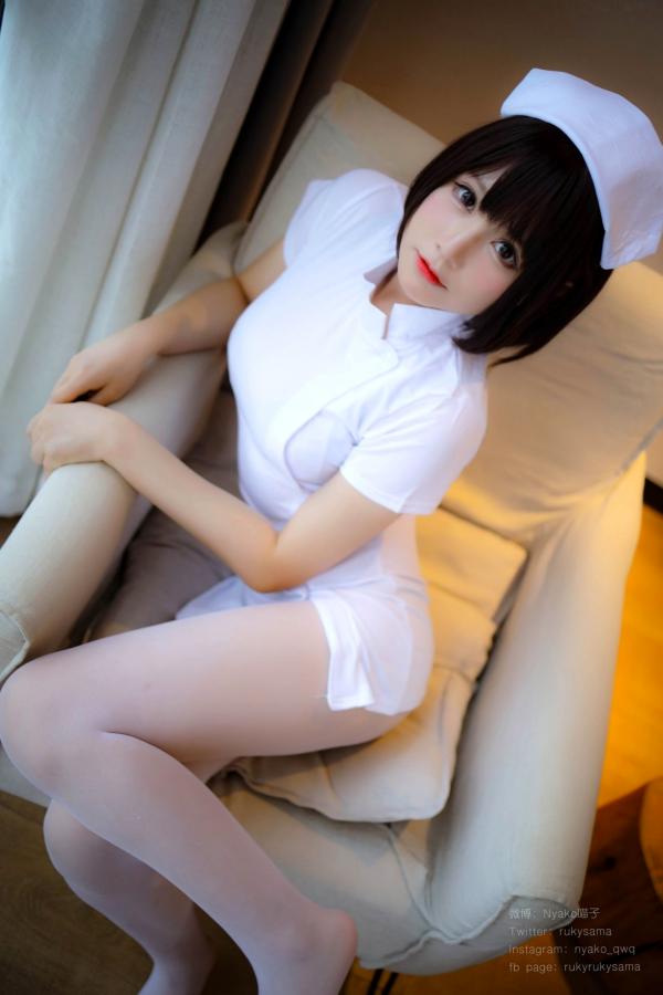    Nyako喵子-护士制服诱惑与黑丝私房写真，童颜巨乳的极致魅力，清新与性感并存的绝美演绎第4张图片