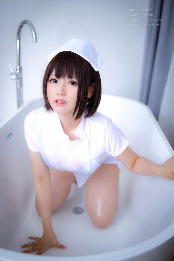    Nyako喵子-护士制服诱惑与黑丝私房写真，童颜巨乳的极致魅力，清新与性感并存的绝美演绎第12张图片