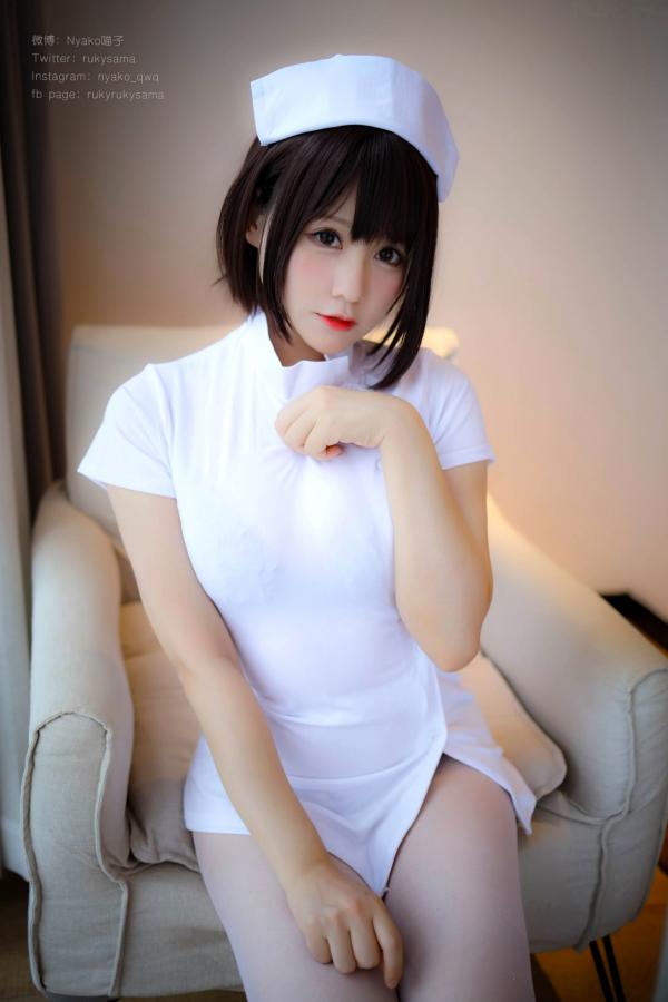    Nyako喵子-护士制服诱惑与黑丝私房写真，童颜巨乳的极致魅力，清新与性感并存的绝美演绎第16张图片