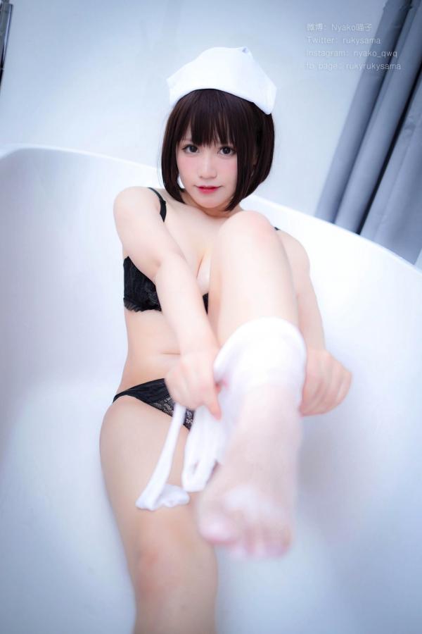    Nyako喵子-护士制服诱惑与黑丝私房写真，童颜巨乳的极致魅力，清新与性感并存的绝美演绎第37张图片