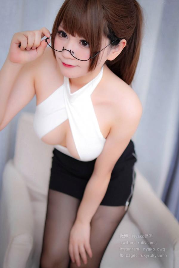    Nyako喵子-护士制服诱惑与黑丝私房写真，童颜巨乳的极致魅力，清新与性感并存的绝美演绎第55张图片
