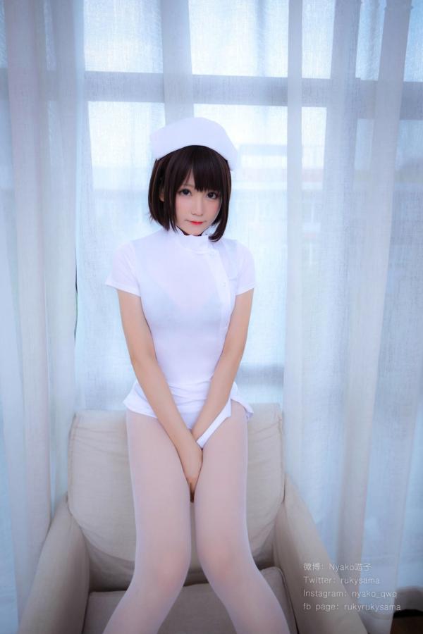    Nyako喵子-护士制服诱惑与黑丝私房写真，童颜巨乳的极致魅力，清新与性感并存的绝美演绎第131张图片