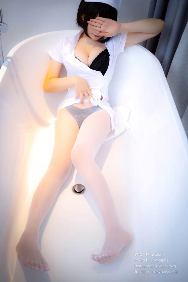   Nyako喵子-护士制服诱惑与黑丝私房写真，童颜巨乳的极致魅力，清新与性感并存的绝美演绎第149张图片