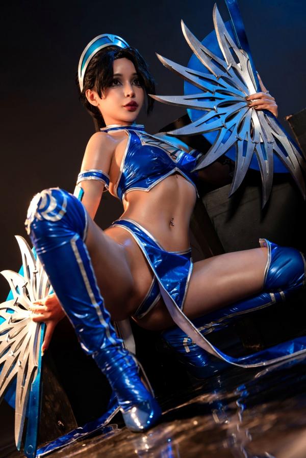    梅子-Umeko-J真人快打吉塔娜Kitana极致Cosplay写真，香汗淋漓展现野性冷艳美与逆天曲线第12张图片