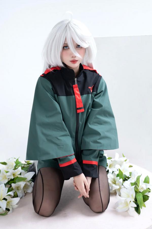    PoppaChan米奥琳涅绝美Cosplay：冷艳银发少女与百合花，大胆衣着尽显禁忌诱惑[40P]第4张图片