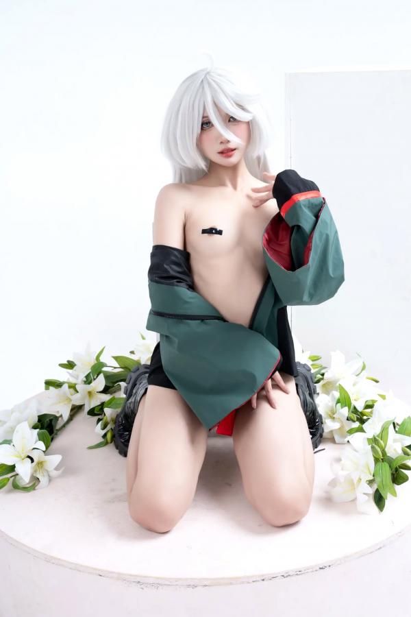    PoppaChan米奥琳涅绝美Cosplay：冷艳银发少女与百合花，大胆衣着尽显禁忌诱惑[40P]第18张图片