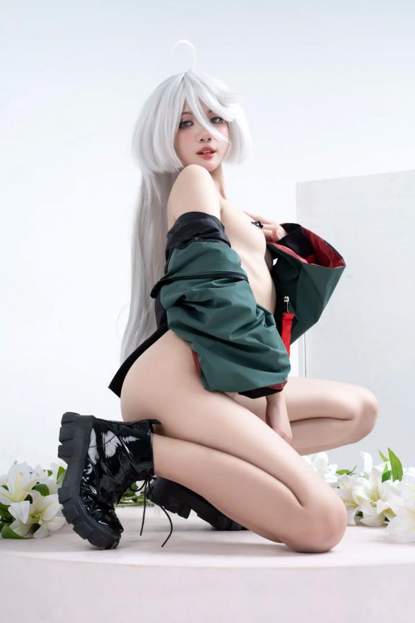    PoppaChan米奥琳涅绝美Cosplay：冷艳银发少女与百合花，大胆衣着尽显禁忌诱惑[40P]第27张图片