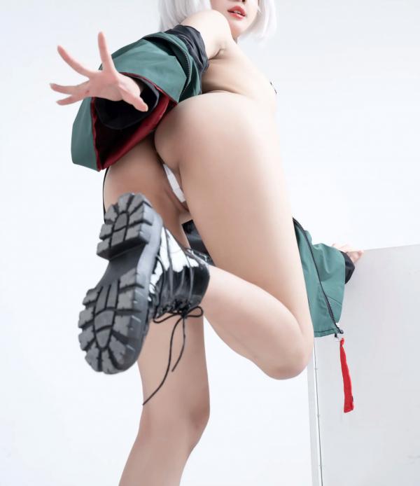    PoppaChan米奥琳涅绝美Cosplay：冷艳银发少女与百合花，大胆衣着尽显禁忌诱惑[40P]第28张图片