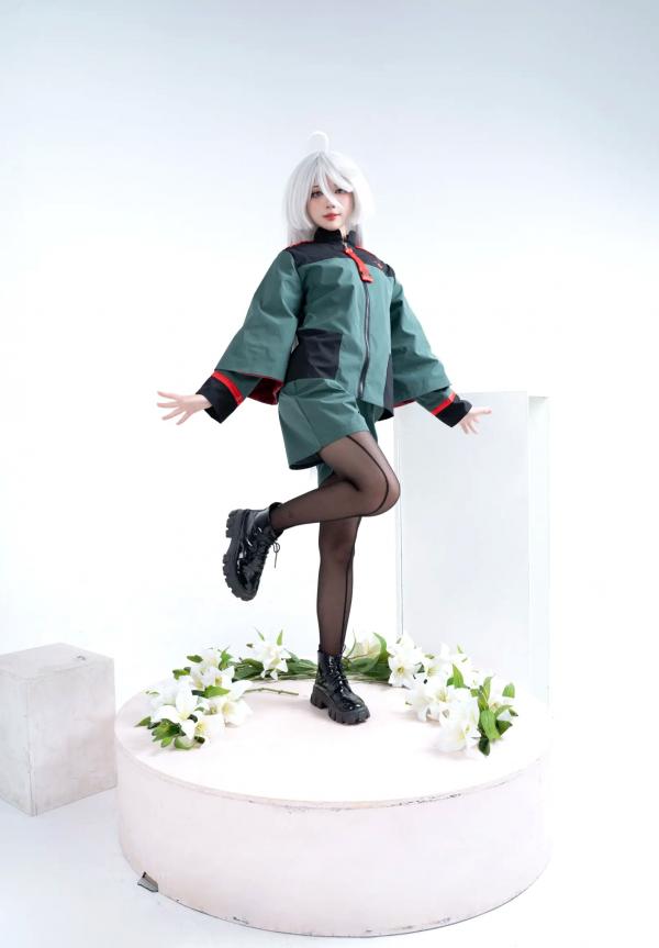    PoppaChan米奥琳涅绝美Cosplay：冷艳银发少女与百合花，大胆衣着尽显禁忌诱惑[40P]第37张图片