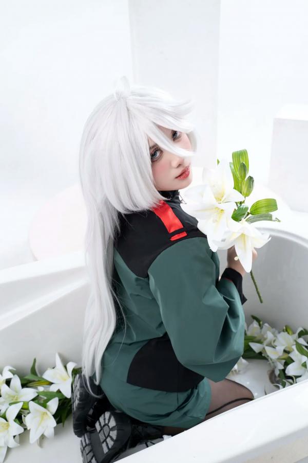    PoppaChan米奥琳涅绝美Cosplay：冷艳银发少女与百合花，大胆衣着尽显禁忌诱惑[40P]第40张图片