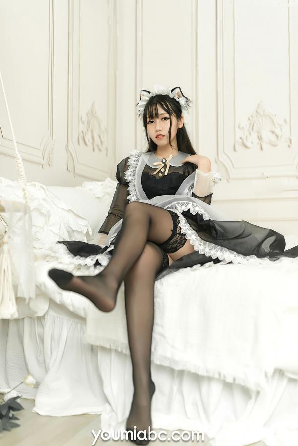    YouMi尤蜜-呆猫-黑丝猫娘女仆：甜美角色扮演、蕾丝私房诱惑与极致性感美腿视觉盛宴第2张图片