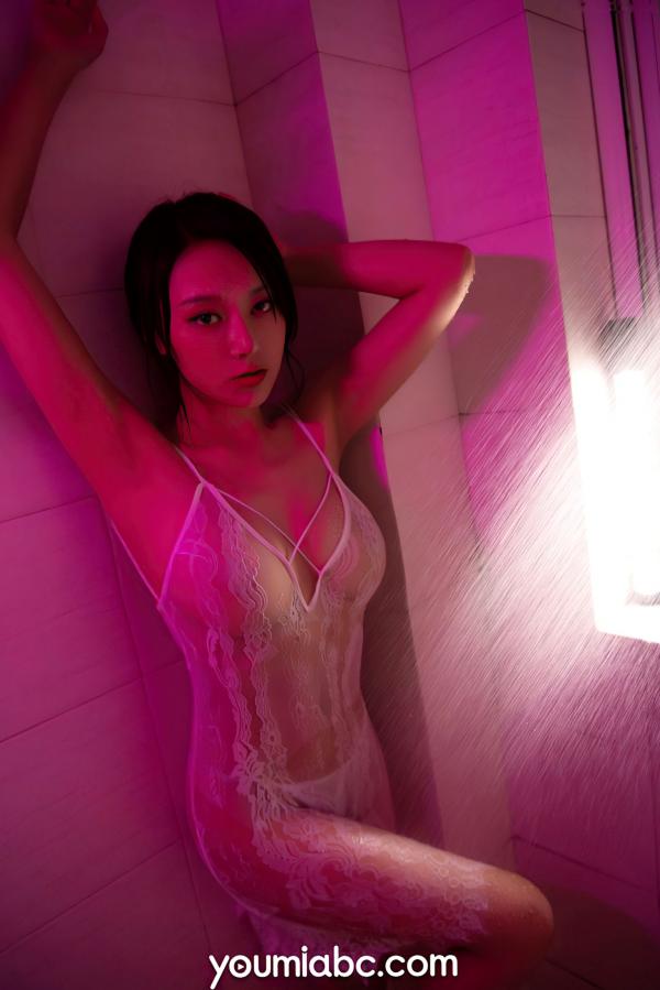    YouMi尤蜜-2021.08.26-何嘉颖-《清纯偶像的夜间生活》浴室湿身性感诱惑私房美图第23张图片