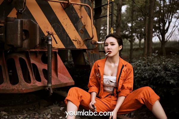    YouMi尤蜜-2021.08.08-文静儿-《火热的维修作业》-工业风工装制服诱惑，废弃车间角色扮演，冷艳女神演绎别样维修工第3张图片