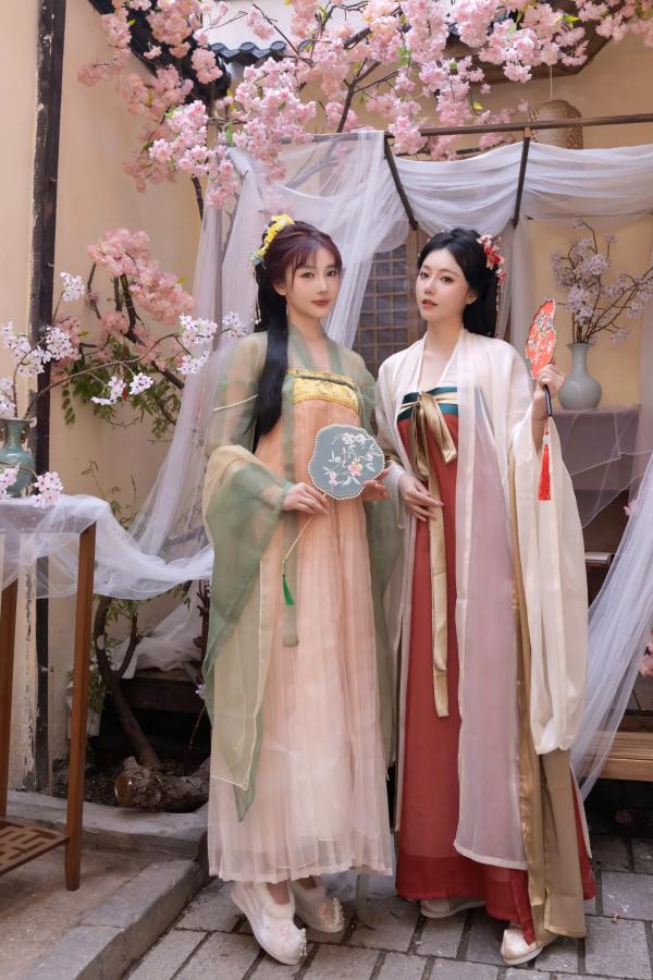    陆萱萱与安然古风私房写真：唯美古装闺蜜诱惑，展现绝色韵味[105P]第3张图片