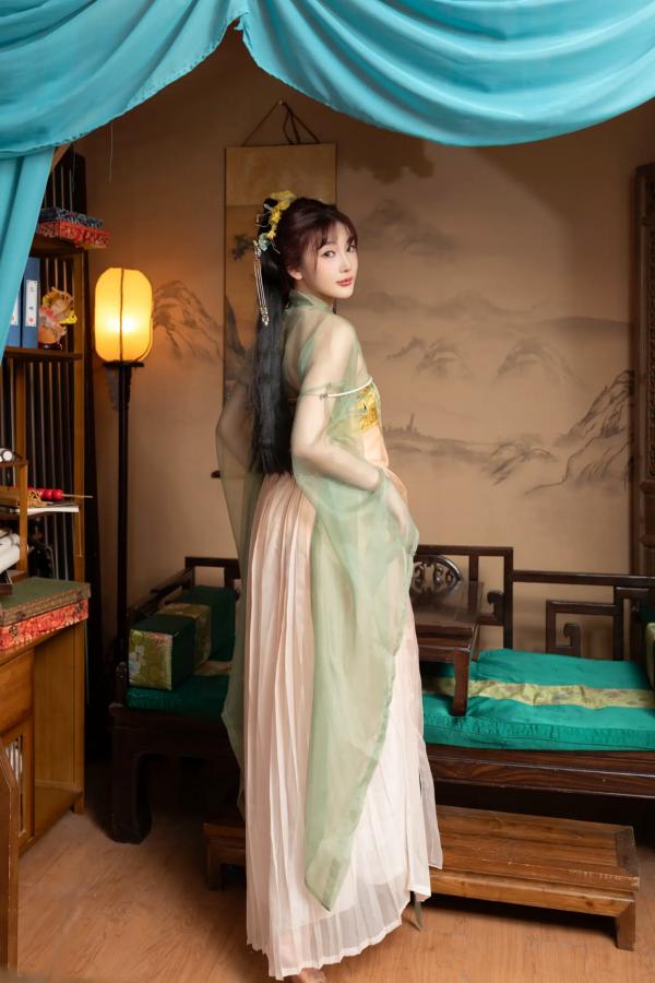    陆萱萱与安然古风私房写真：唯美古装闺蜜诱惑，展现绝色韵味[105P]第32张图片