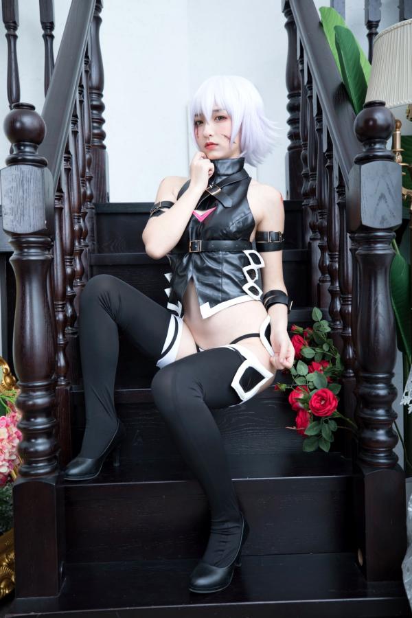    神楽坂真冬-008-绝对服从：高还原度FGO动漫COSPLAY写真，冷艳战斗装与极致身材完美融合，硬核魅惑第31张图片