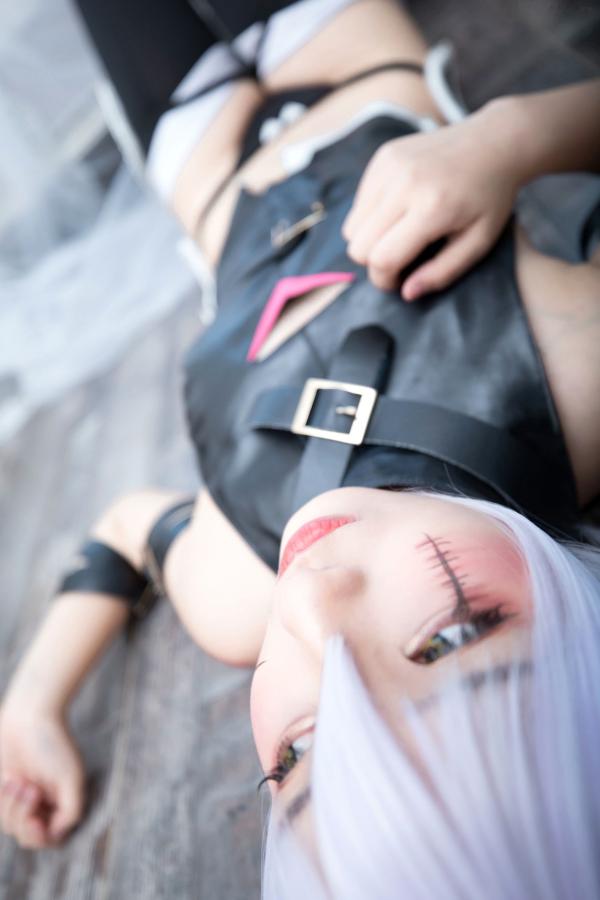    神楽坂真冬-008-绝对服从：高还原度FGO动漫COSPLAY写真，冷艳战斗装与极致身材完美融合，硬核魅惑第62张图片