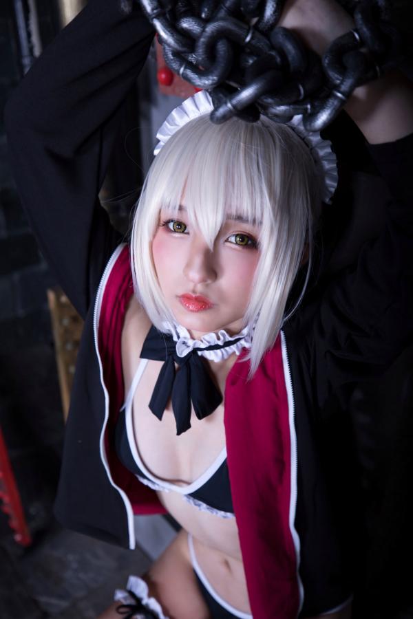    神楽坂真冬-008-绝对服从：高还原度FGO动漫COSPLAY写真，冷艳战斗装与极致身材完美融合，硬核魅惑第73张图片