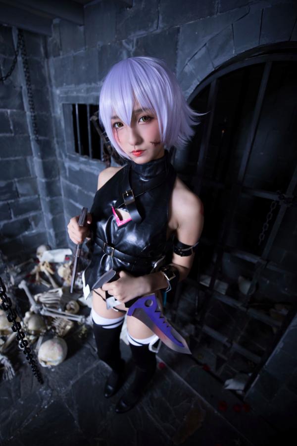    神楽坂真冬-008-绝对服从：高还原度FGO动漫COSPLAY写真，冷艳战斗装与极致身材完美融合，硬核魅惑第77张图片
