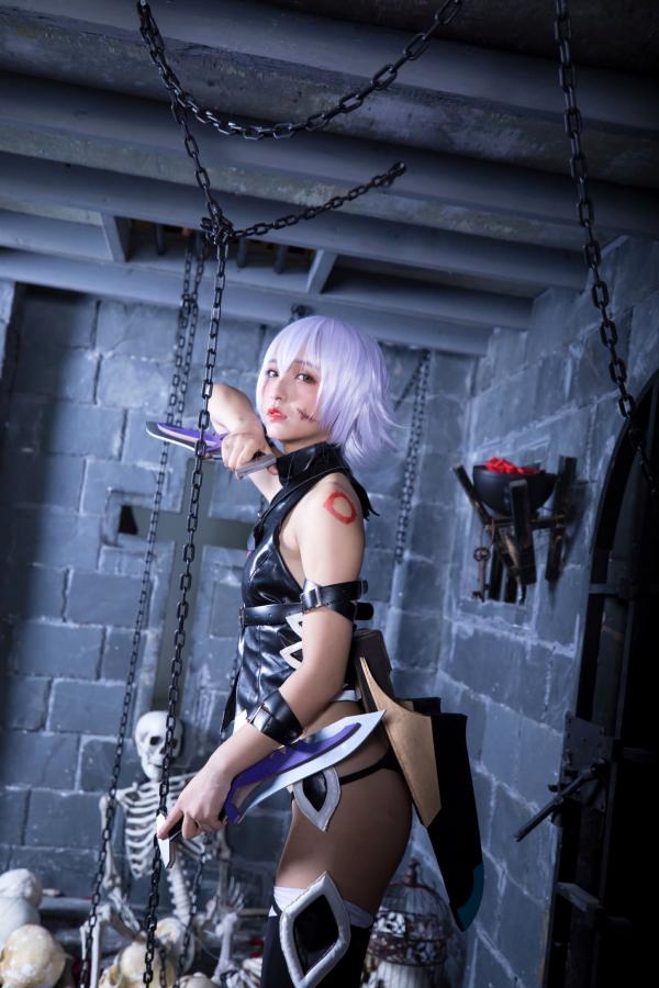    神楽坂真冬-008-绝对服从：高还原度FGO动漫COSPLAY写真，冷艳战斗装与极致身材完美融合，硬核魅惑第83张图片