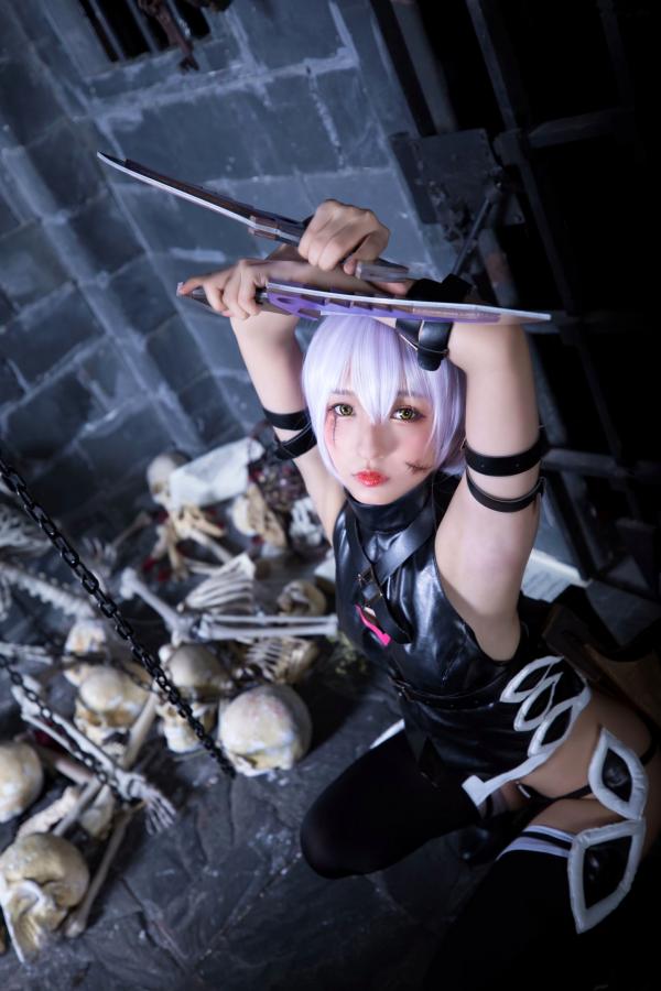    神楽坂真冬-008-绝对服从：高还原度FGO动漫COSPLAY写真，冷艳战斗装与极致身材完美融合，硬核魅惑第90张图片