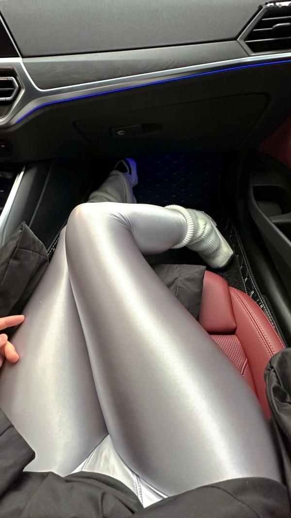    俏妞qiaoniuTT-银色风景：冰雪森林中的银色紧身衣女神，极致曲线身材展示，冬日冷艳风格私房写真第37张图片