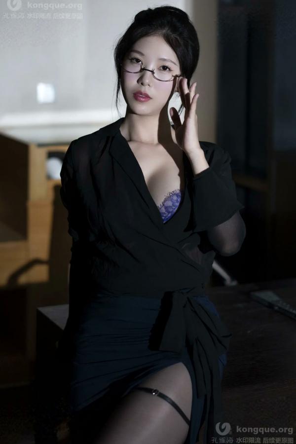    抖娘-利世秘书眼镜娘私房照，暗调职场OL制服诱惑，极致身材尽显魅影[76P]第2张图片