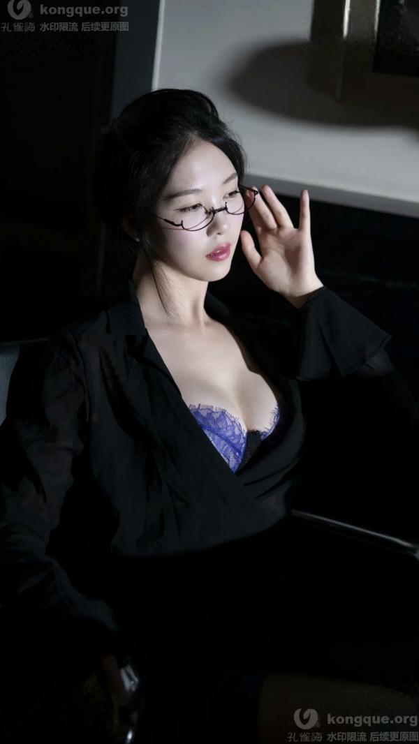    抖娘-利世秘书眼镜娘私房照，暗调职场OL制服诱惑，极致身材尽显魅影[76P]第17张图片
